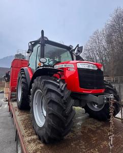 Tractor Agrícola Massey Ferguson 4708 4WD con Transmisión por Engranajes y Cabina Cerrada - Product Image 1