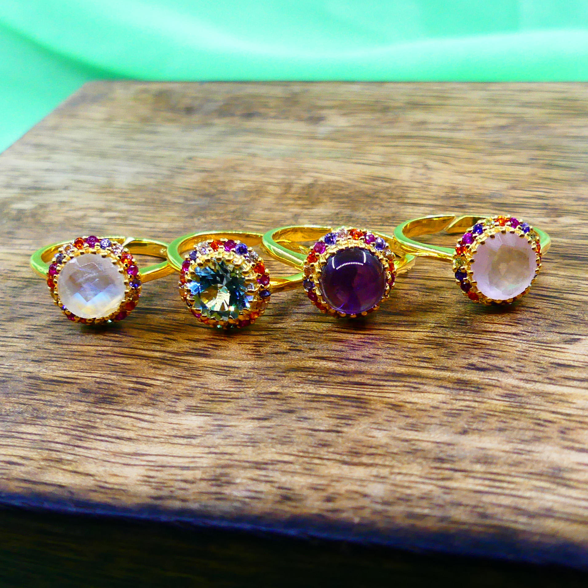 สีเหลือง