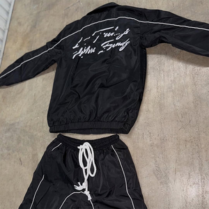 Gran oferta 2025 verano logotipo personalizado Nylon para hombre cortavientos Top y pantalones cortos chándal conjunto cortavientos de dos piezas - Product Image 5