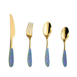 Venta al por mayor de diseño premium de oro pulido suministro indio hecho a medida de metal reutilizable juego de cubiertos - Product Image 1