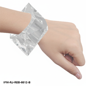 Bracelet en résine transparente facetté fait à la main, bracelet moderne géométrique en résine transparente, bracelet imposant empilable pour femmes - Product Image 4