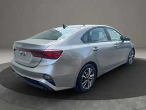 พร้อมใช้งาน ไมล์น้อย รถมือสอง ปี 2023 ฟอร์เต้ ซีดาน สีเทาภายนอก รุ่น LXS ขับเคลื่อนล้อหน้า เกียร์อัตโนมัติ เครื่องยนต์ 147 แรงม้า 2 ลิตร ระบบส่งกำลัง ขับเคลื่อนล้อหน้า - Product Image 4