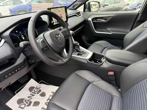 Toyota Rav4 d'occasion 2024, 4 cylindres, puissance 160 kW (218 ch), transmission automatique, 2 roues motrices (2x4), Euro 6, hybride, conduite à gauche - Product Image 6