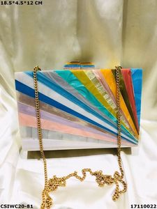 Artistry in Hand revela la belleza singular de nuestro bolso de mano de resina para mujer disponible en el fabricante indio STAR CRAFTS INDIA - Product Image 5