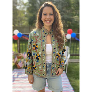Chaqueta Reversible de Algodón Bordada con Diseño Suzani para Mujer, Color Verde Pistacho, Acolchada, con Logotipo Personalizado, Hecha a Mano en Jaipur, Marca Sage Meadow - Product Image 6