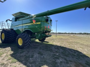 Machine de récolte de riz sur chenilles compacte à haute productivité Mini moissonneuse de blé à 5 rangées et moissonneuse d'ensilage à deux rangées - Product Image 4