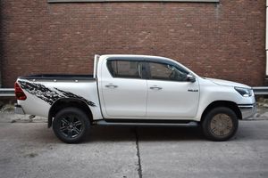 2023 pour Toyota HiLux véhicule d'occasion cuir foncé intérieur boîte de vitesses manuelle entraînement AWD alliage galerie de toit carburant Diesel R16 taille des pneus gauche - Product Image 2