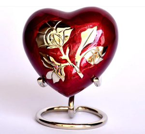 Magnifique cœur en rose rouge avec support en laiton pour cendres funéraires - Product Image 4