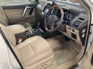 Venta al por Mayor de Toyota Land Cruiser Prado con Caja de Cambios Manual/Automática, Motor Diésel de 8L, Volante a la Izquierda - Product Image 5