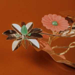 Lujosa Bandeja de Plata Alemana Tradicional con Flores para Pooja, Decoraciones y Rituales para Bodas Indias, Uso en Festivales - Product Image 1