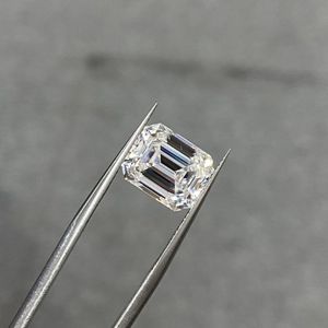 Diamant fabriqué en laboratoire couleur DEF SI pureté blanc poli en vrac diamants synthétiques en forme d'émeraude - Product Image 3
