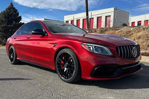 Mercedes-AMG C63 S berline 2021 d'occasion, 21 800 miles, 503 ch, V8 biturbo, finition rouge cardinal métallisé, très bien équipée - Product Image 2
