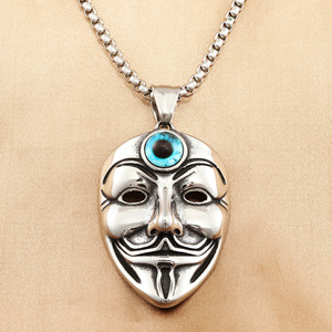 yunnique Pendentif masque facial en acier titane, style punk rétro unique et tendance, pour hommes et femmes, pendentif œil en acier inoxydable 2807 - Product Image 1