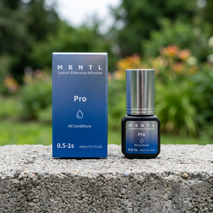Colle pour extensions de cils MBNTL Korean HQ 5ml, 99,8% monomère japonais, séchage rapide 0,5-1s, résistante à l'huile et à l'eau, certifiée ISO22716 - Product Image 1