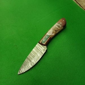 Couteau de chasse en acier damas personnalisé fait à la main, couteau de survie EDC, manche en bois et résine Pakka, couteaux japonais - Product Image 2