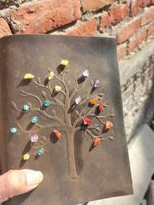 Diarios de cuero de árbol de la vida de ágata hechos a medida con chips de piedras preciosas Mezcla de artesanía. Ideal para diario, bocetos - Product Image 5