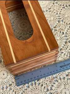 Distributeur de mouchoirs en bois fabriqués à la main - Product Image 3