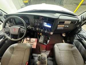 Camión Volquete Neat T880S de Alto Rendimiento con Motor X15, 17 pies, Transmisión Automática de 7 Velocidades - Product Image 2