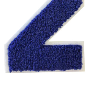 Écussons de broderie en chenille en tissu sergé personnalisé les derniers écussons de lettre de chenille pressés à chaud pour veste chapeau vêtements - Product Image 3