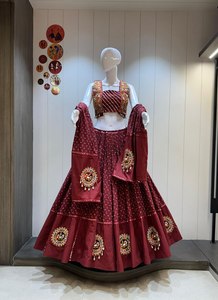 Navratri Imprimé Lehenga Avec Belle Blouse Et Duppata Par Grossiste - Product Image 4