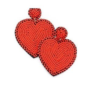 Pendientes bordados de cuentas de semillas Pendientes de diseño en forma de corazón de la India Pendientes hechos a mano para el Día de San Valentín - Product Image 4