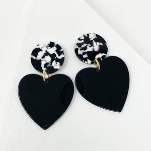 Pendientes de aro con forma de amor elegantes de lujo para mujer, artesanías acrílicas HF a la moda para mujer, venta al por mayor Popular para diseño de corazón amoroso - Product Image 2