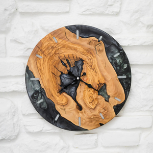 Horloge murale élégante faite à la main avec de la résine époxy à quartz Mélange parfait de fonction et d'art pour le salon disponible à la vente - Product Image 2