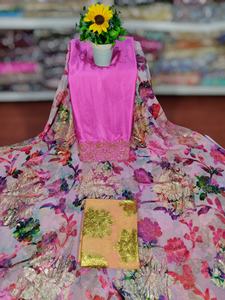 Robe en jacquard à effet slub avec des perles de pierre Fransawi contrastées de couleur rose luxueuse et intemporelle, design à thème somalien ethnique - Product Image 5