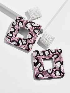 Boucles d'oreilles brodées de perles faites à la main, mignon, fantaisie, luxe, tendance, nouveau design par Hiba Enterprises - Product Image 5