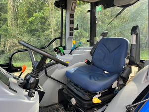 รถแทรกเตอร์ฟาร์มมือสอง New Holland 4x4 ราคาโรงงานถูกที่สุด ส่งมอบเร็ว พร้อมอะไหล่หลักๆ เช่น เกียร์ - Product Image 6