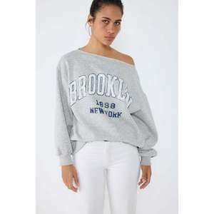 Sudadera Brooklyn de Corte Cómodo - Product Image 1