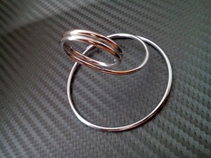 Elegante Soporte redondo de metal plateado para tarjetas de lugar, etiquetas de precio, restaurantes, banquetes, eventos corporativos y uso diario en la Mesa - Product Image 3