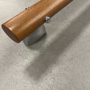 Porte-serviettes en bois avec supports muraux en acier inoxydable brossé, finition naturelle pour une salle de bain moderne, chaleureuse et durable - Product Image 3