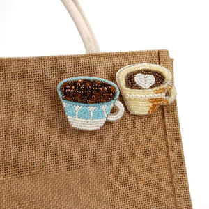 Dijes de Piedras Preciosas de Piedra Lunar Melocotón Chapados en Oro, Colgantes de Racimo de 3 Cuentas para la Fabricación de Joyas, Dijes de Piedra Natal Hechos a Mano - Product Image 1