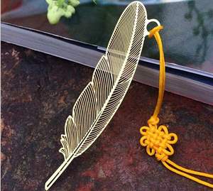 Signet en métal décoratif fait à la main, idéal pour les passionnés de livres, les étudiants, les enseignants et les amateurs de littérature partout dans le monde - Product Image 1