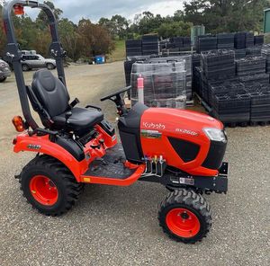 Serie de Mini Tractores Kubota BX23S |   Tractor Agrícola Compacto 4x4 para Agricultura |   Nuevo Tractor Kubota Disponible para la Venta. - Product Image 4