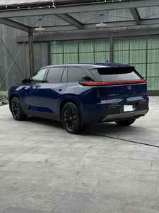 Vente en gros - SUV hybride Highlander 2027 - 4,5 L E-CVT Euro IV - 5 portes - 5 places - Volant à gauche - Pneus R18 - Toit ouvrant panoramique électrique - Product Image 3