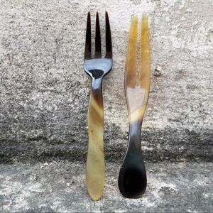 Juego de cubiertos de cuerno de la mejor calidad, servidor de ensalada con mango de hueso, Metal Juego de 2 de utensilios de cocina de alta calidad, cubiertos - Product Image 1