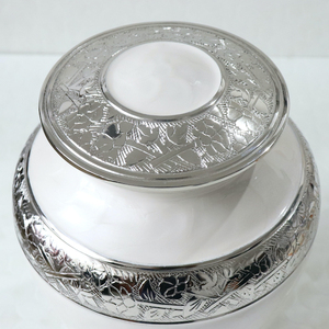 Urne funéraire blanche de designer pour garder les cendres d'enfants adultes ou d'animaux domestiques Urne souvenir fournie par HHO de l'Inde - Product Image 3