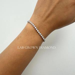 Pulsera de Diamantes Cultivados en Laboratorio, Corte Brillante Redondo, Engaste Buttercup, 3 Quilates, Oro Sólido de 14K, Apilable, Regalo de Lujo para Fiestas - Product Image 4