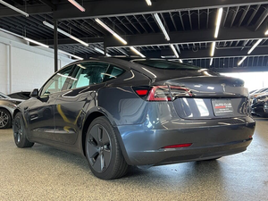 Tesla Model 3 Standard Range Plus 2022 Usado en Buenas Condiciones, Llantas de Aleación Izquierdas R17, Asientos de Cuero Oscuro, Sistema de Navegación, Automático - Product Image 4