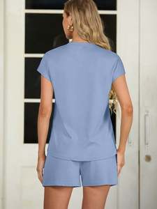 2025 été nouvelle couleur unie 100% coton vêtements de sport pour femmes col ample à manches courtes T-Shirt déchiré bouton à capuche court 2 pièces - Product Image 3