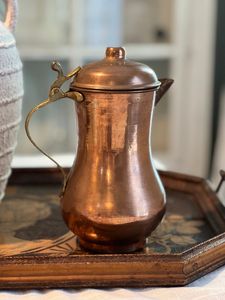 Cafetera Decorativa de Cobre con Textura Única, Perfecta para Regalar a los Amantes del Café y Coleccionistas - Product Image 5