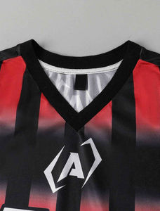 Camiseta de Manga Corta para Hombre con Estampado DTG Personalizado, Material de Algodón Suave, Impresión a Todo Color de Alta Resolución, Ecológica y Antiarrugas - Product Image 3