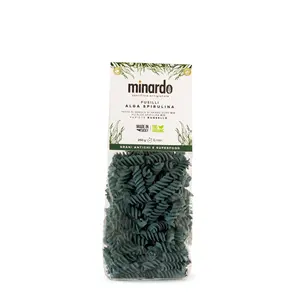 معكرونة عضوية من قمح صلب من fusilli و spirulina - معكرونة عضوية مصنوعة في إيطاليا للمطاعم الراقية