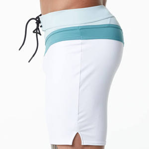 Pantalones cortos de playa duraderos para hombre con cintura suave de secado rápido y logotipo personalizado para un uso elegante al aire libre - Product Image 3