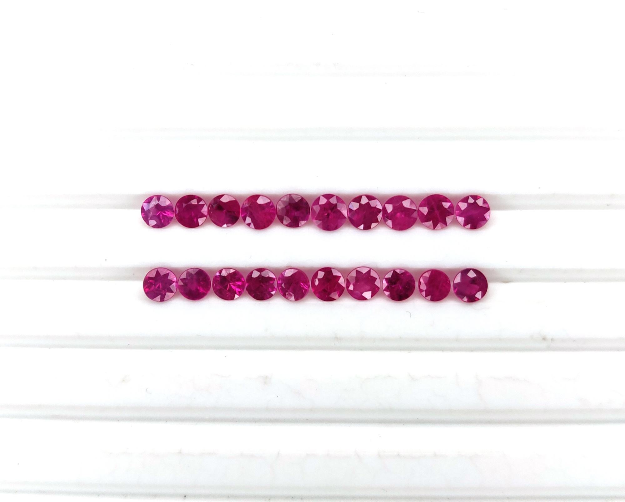 สีแดงชมพู