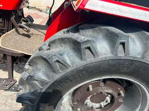 Tracteur Massey Ferguson 2016 9000 Tracteur à roues 2WD 50 HP avec moteur central et boîte de vitesses d'occasion - Product Image 2