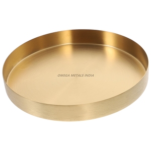 Plateau de service ovale en or élégant avec surface lisse et design élégant idéal pour présenter des desserts et des amuse-gueules magnifiquement - Product Image 6