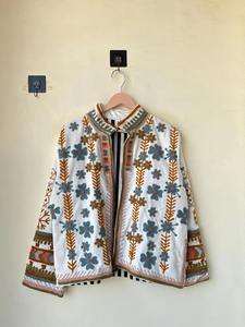 Chaqueta Suzani, Abrigo Boho de Invierno, Chaqueta con Arte Floral Blanco, Abrigo Bordado Moderno, Regalo Festivo de Navidad, Ropa Exterior Informal para Combinar - Product Image 2